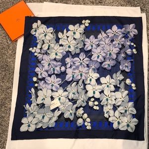 Hermès floral patterned scarf. 36x36